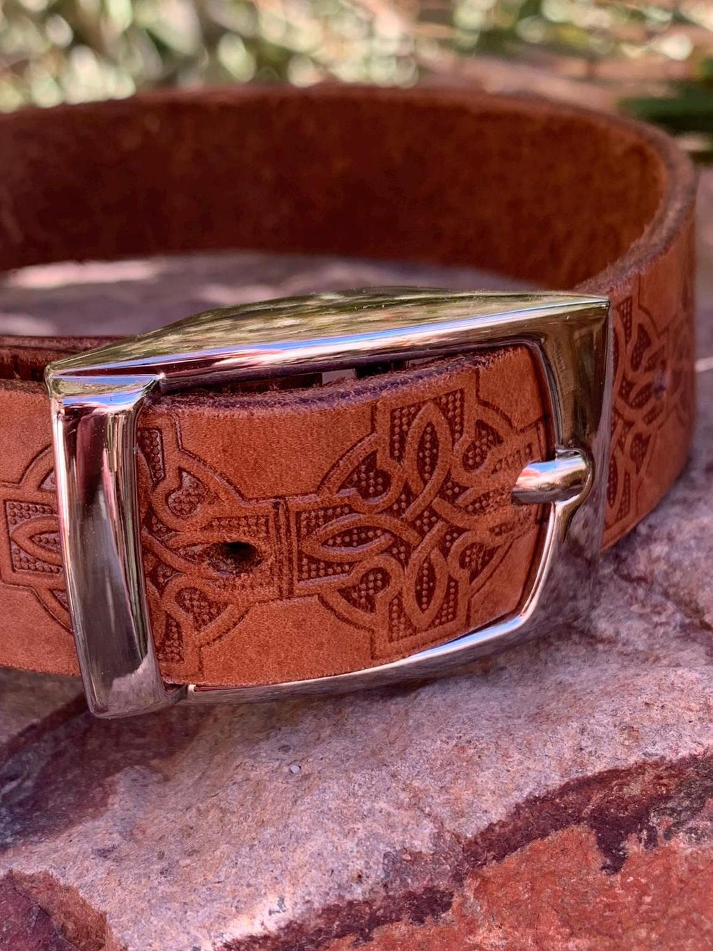 Leather dog collar: Embossed with Celtic design