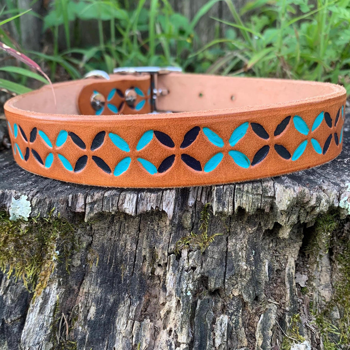 Colorful leather dog collar that is hand painted dark blue and teal.